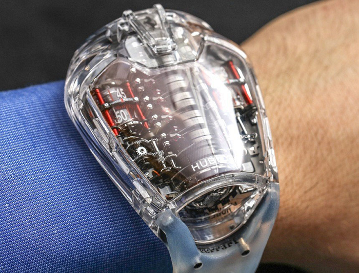 Знаменитые бренды швейцарских часов Hublot и Michael Kors будут выпускать умные часы