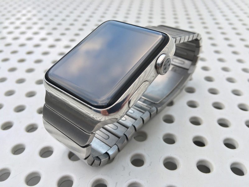 Поле того, как Apple снизила цены на Apple Watch, производитель умных часов Pebble решил сократить штат на четверть