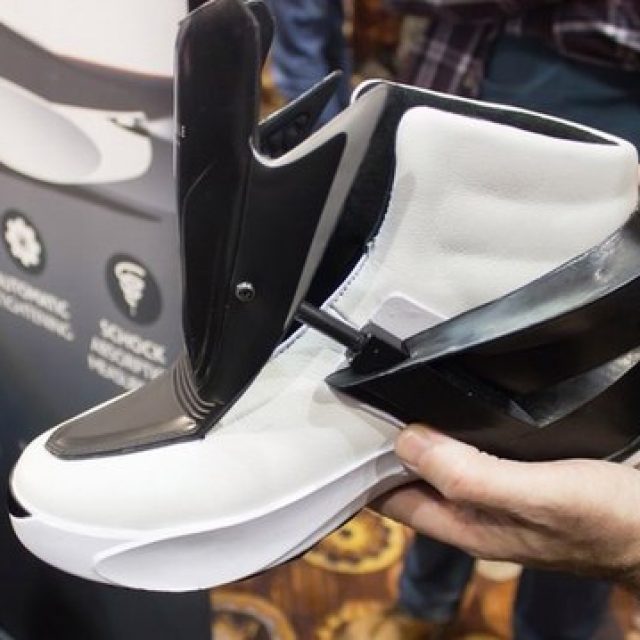 Умные кроссовки Smartshoe