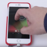 С помощью необычного чехла пользователи iPhone могут запускать на своих смартфонах Android