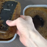 Samsung Galaxy S7 Edge vs. iPhone 6S Plus. 9-ти часовой тест на погружение в Coca-Cola!