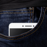Xiaomi Mi Max помещается в кармане джинсов